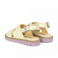 Sandal_with_buckle_closure_1